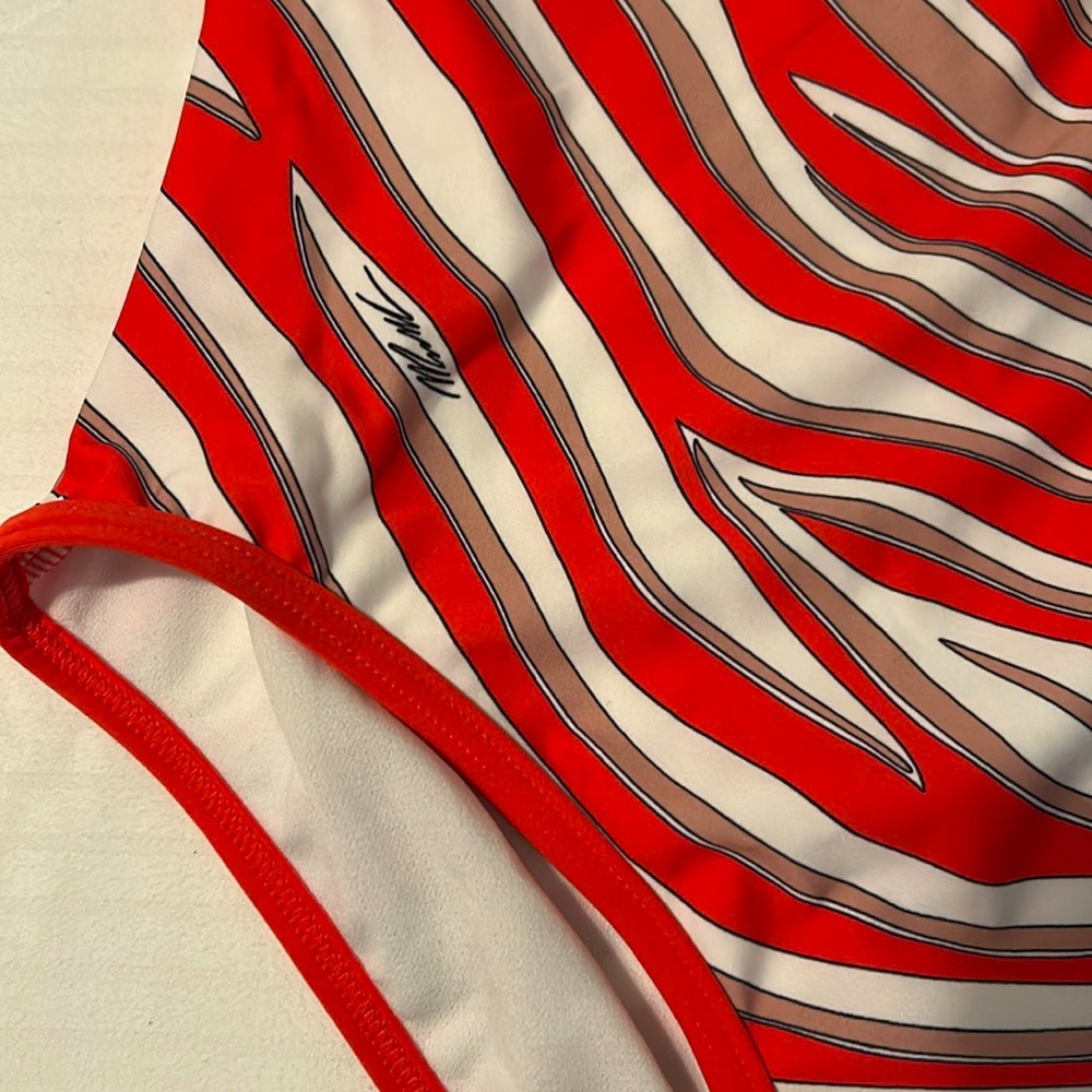 NWT Michael Kors Bandeau One Piece Bathing Suit. Size 6. - Picture 5 of 9